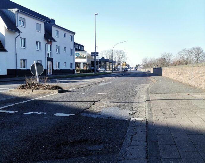 Rat beschließt im März Sanierung der Neusser Landstraße