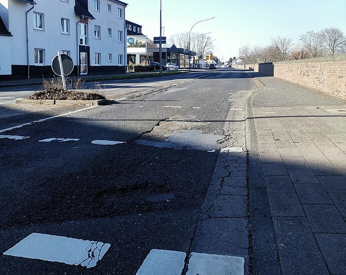 Rat beschließt im März Sanierung der Neusser Landstraße