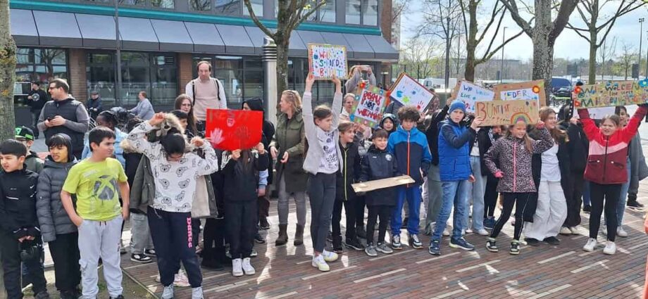 Grundschulen in Chorweiler setzten ein deutliches Zeichen gegen Rassismus!