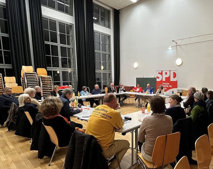 Spannende Diskussionen zur Chancengleichheit beim Runden Tisch Schule Spannende Diskussionen zur Chancengleichheit beim Runden Tisch Schule